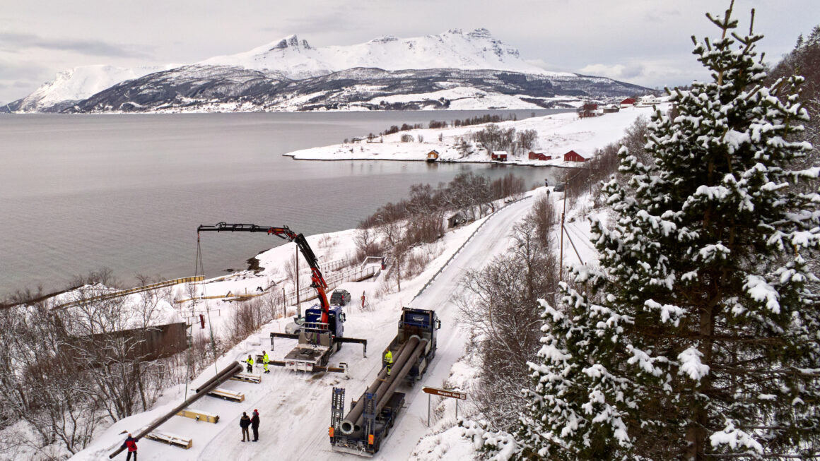 De nye mastene ankom Gratangen / The New Masts Arrive